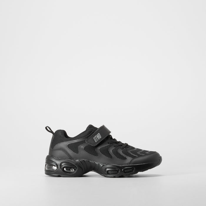 Zapatilla deportiva negra moderna UTWO