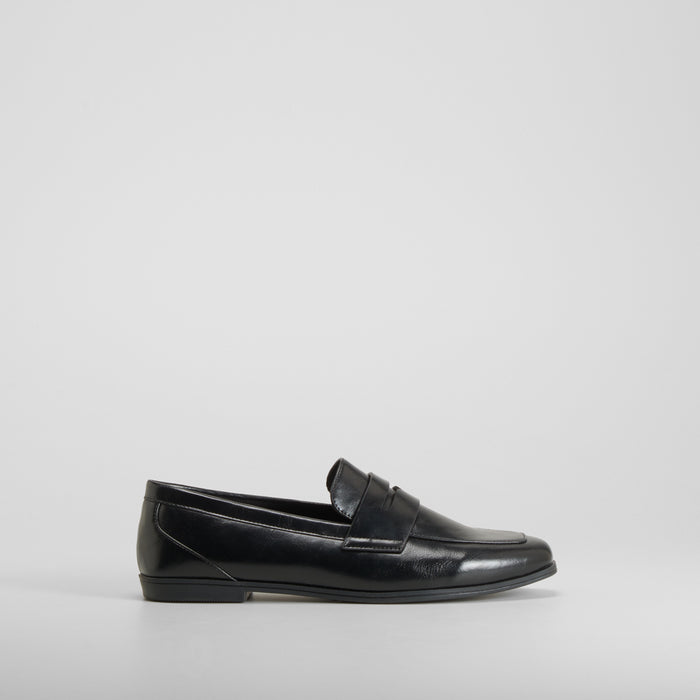 Mocasรญn clรกsico negro PICCOLA PIU