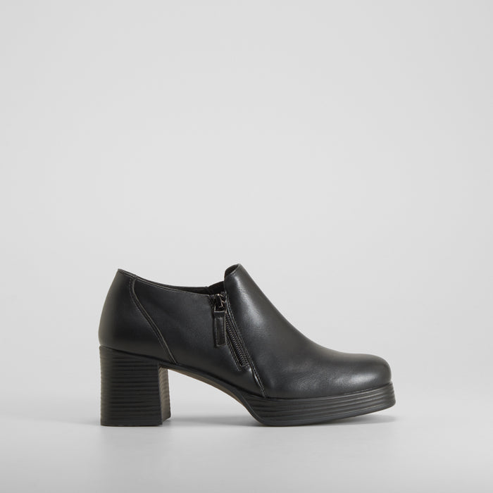 Zapato con tacรณn y plataforma negro PICCOLA PIU