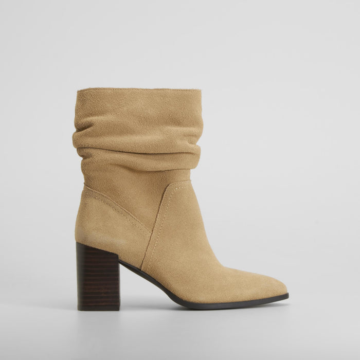 Bota arrugada tacรณn alto beige FOSCO