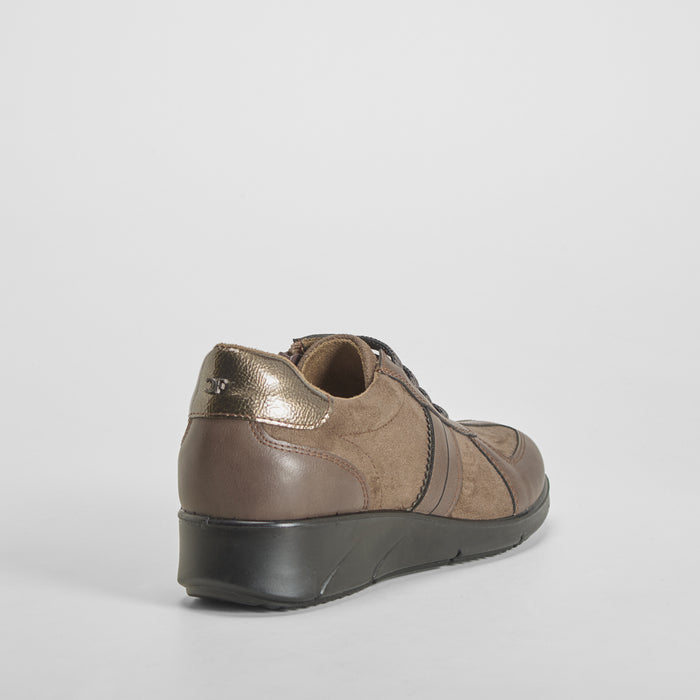 Zapato cuña elásticos marrón COMFEET