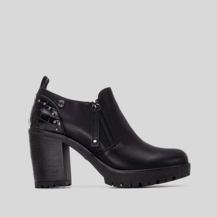 Zapato tacón alto tachas negro REFRESH