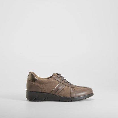 Zapato cuña elásticos marrón COMFEET