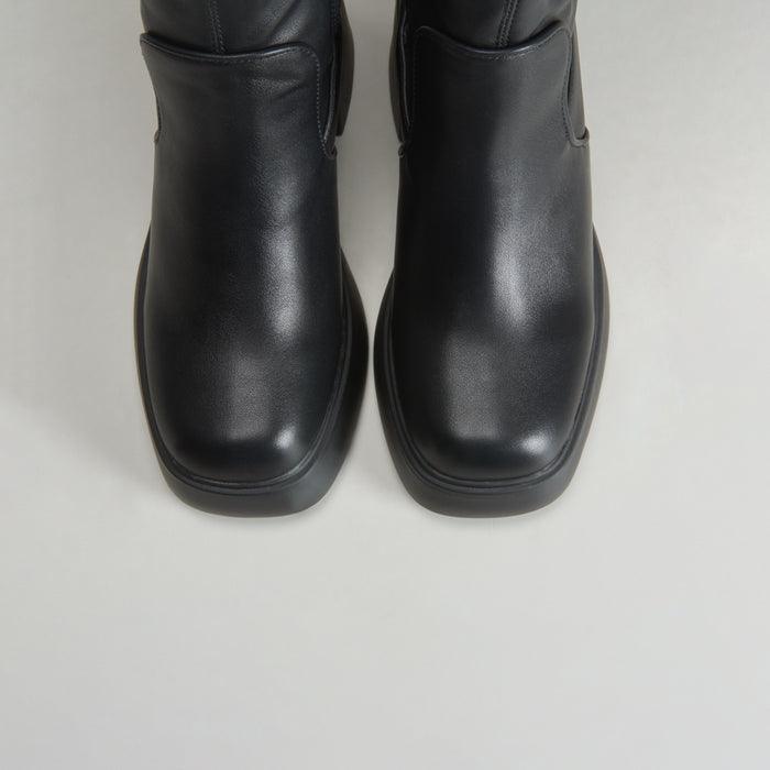 Bota de tacón negra NYC