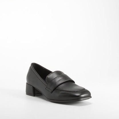 Mocasín tacón bajo forrado negro COMFEET