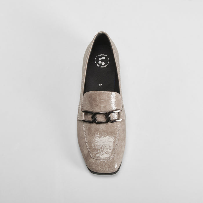 Mocasín tacón bajo metalizado beige COMFEET