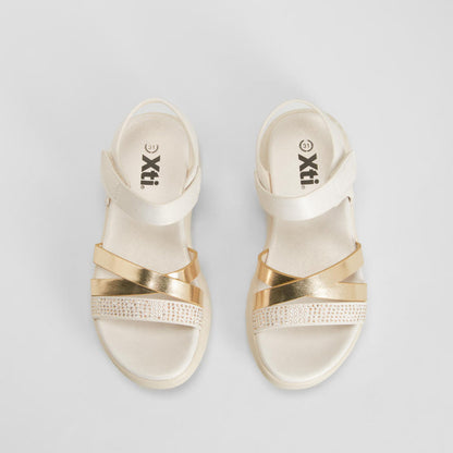 Sandalia plana tiras cruzadas beige XTI