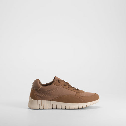 Sneaker Hexaflex cordones marrón COMFEET