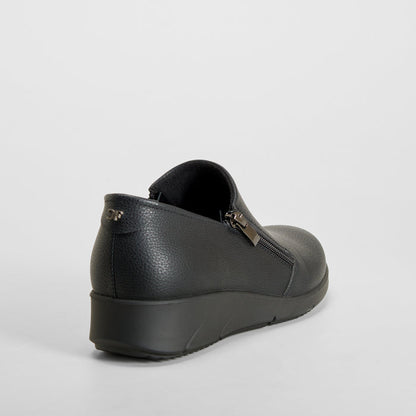 Zapato confort con cremallera negro COMFEET