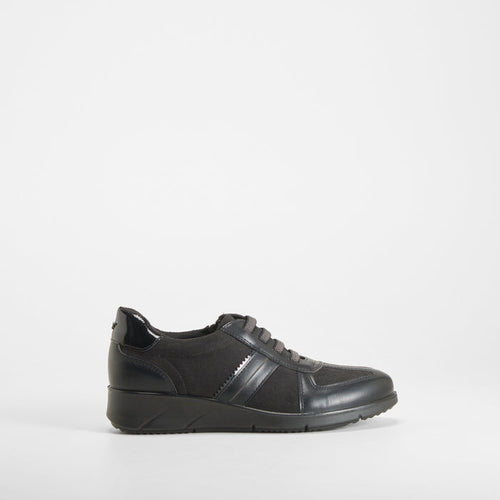 Zapato cuña elásticos negro COMFEET